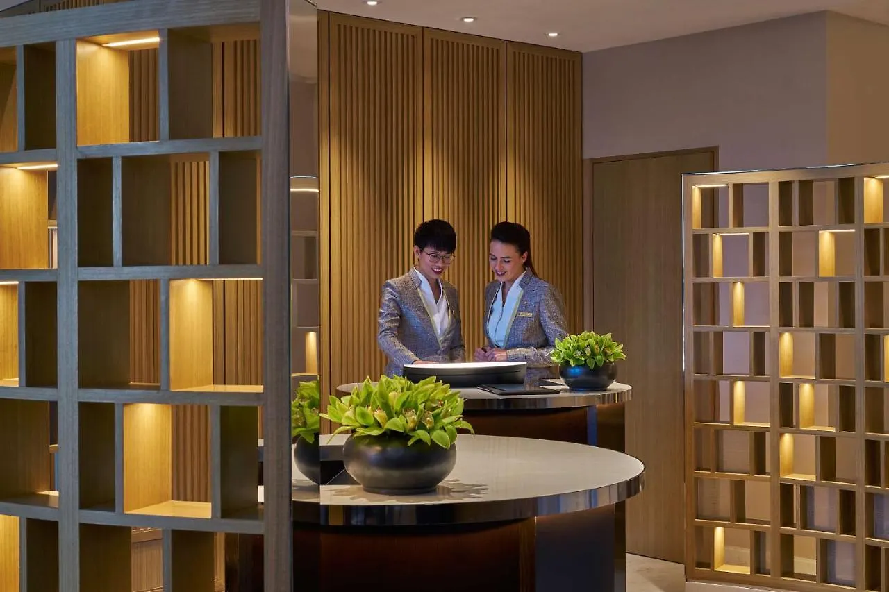 Shangri-La Singapore 5*,