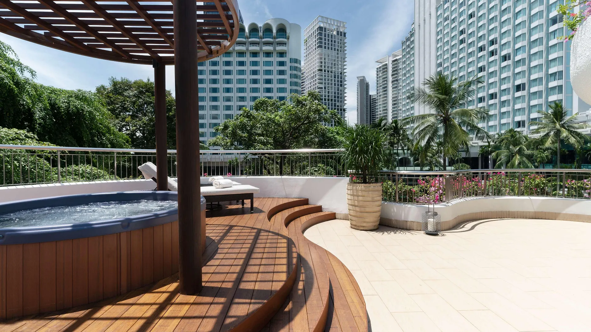 Shangri-La Singapore 5*,
